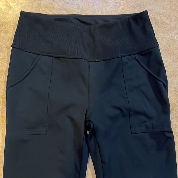 Women’s ZELLA Capri Leggings Black Medium - Picture 2 of 4